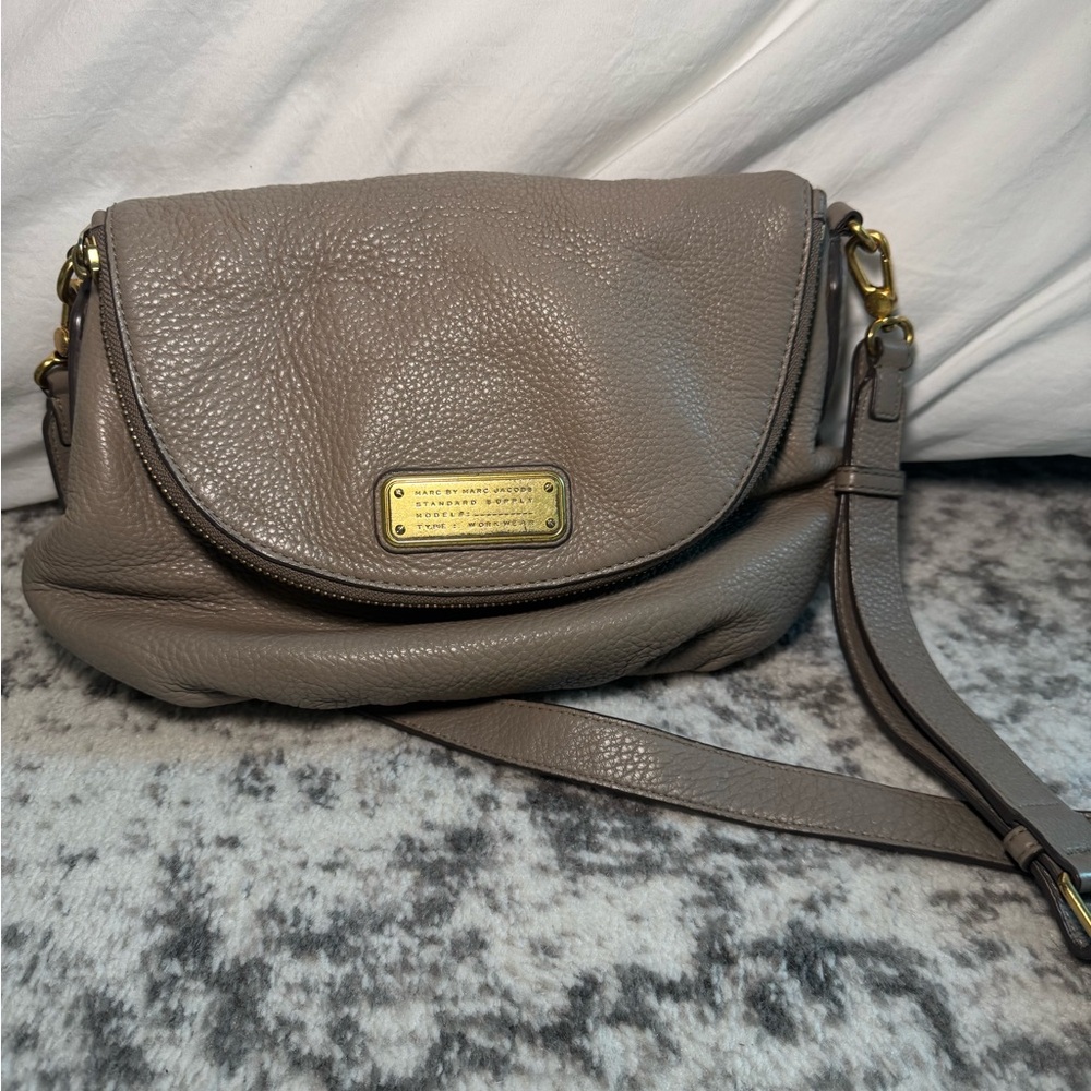 Marc by Marc Jacobs Classic Q Natasha – Taupe Pebbled Leather Crossbody